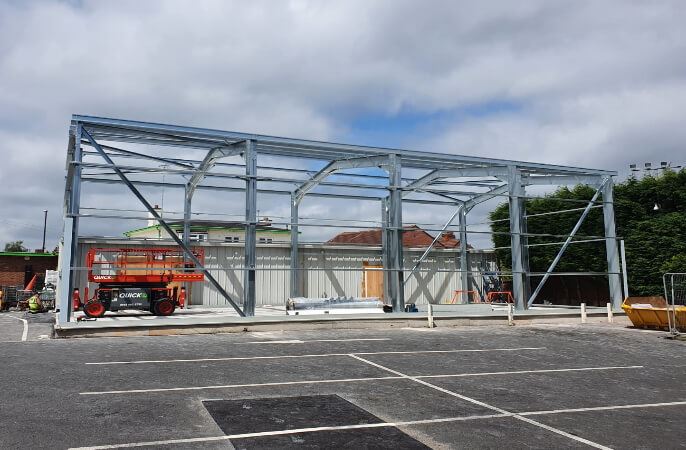 A steel building structure for commercial building extensions