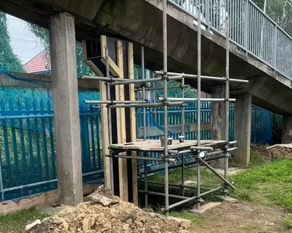 concrete-pier-being-constructed.jpg