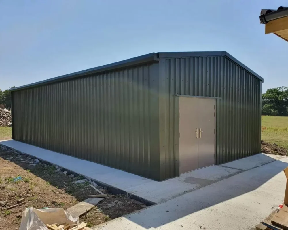 Special offer steel building with green cladding and double personnel doors